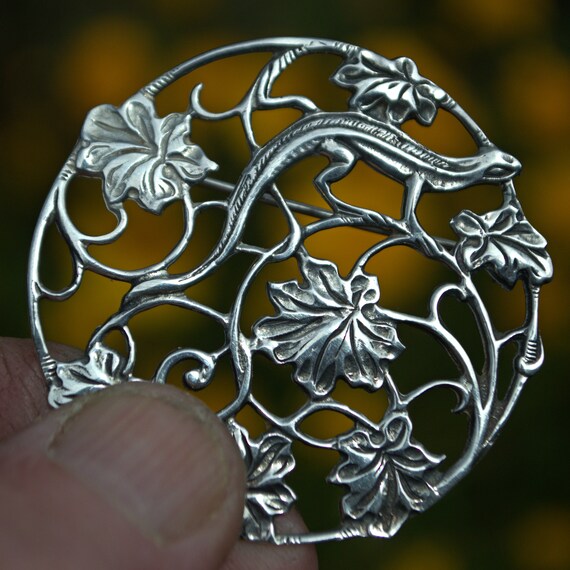 vintage silver lizard and leaves brooch or pendant - image 2