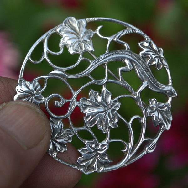 Broche ou pendentif vintage en argent avec lézard et feuilles