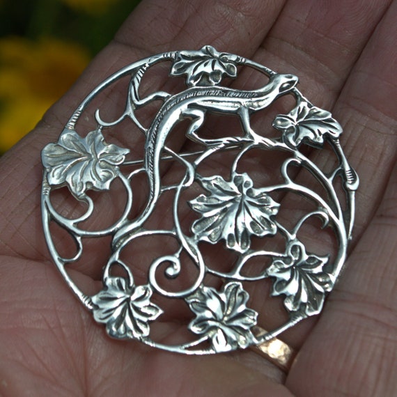 vintage silver lizard and leaves brooch or pendant - image 3