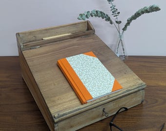 Antiguo mueble de escritura victoriano de pino con cerradura y llave