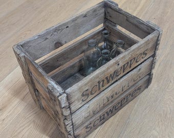 Caja de madera vintage de los años 60 para bebidas Schweppes.
