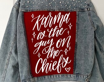 Niestandardowa ręcznie malowana perłowa kurtka dżinsowa NFL | Niestandardowa kurtka dżinsowa w kolorze perłowym z ręcznie napisami | Szefowie | NFL | Travis Kelce | Taylora Swifta