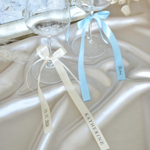 Noeud de verre à vin personnalisé 15 mm, Noeud de verre à champagne de mariage personnalisé, Noeuds d'étiquettes personnalisés en satin, Étiquettes pour boissons, Marque-places