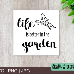 Das Leben ist besser im Garten. Garten-Vektor, Schmetterling. SVG schneiden Datei, druckbare Png und druckbare jpg.