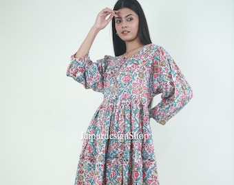 Vestido largo de algodón con estampado floral, escote en V profundo