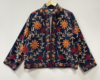 ハンドメイドのスザニ刺繍ベルベットジャケット：ボヘミアンフローラル