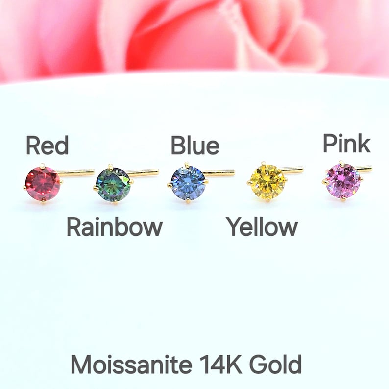 K&ouml;nnte beinhalten: F&uuml;nf Nasenringe mit verschiedenen farbigen Edelsteinen. Die Ringe sind aus 14 Karat Gold gefertigt und haben einen runden, krappenbesetzten Edelstein. Die Farben sind rot, Regenbogen, blau, gelb und pink. Moissanit 14K Gold.