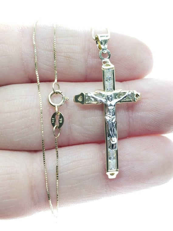 Pendentif Croix Crucifix En Or Jaune 14K – Avec Cristaux CZ – Neuf Sans Emballage – Diamomo