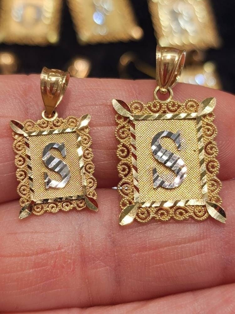 LETTER CHARM SQUARE GOLD LETTER CHARM SQUARE GOLD