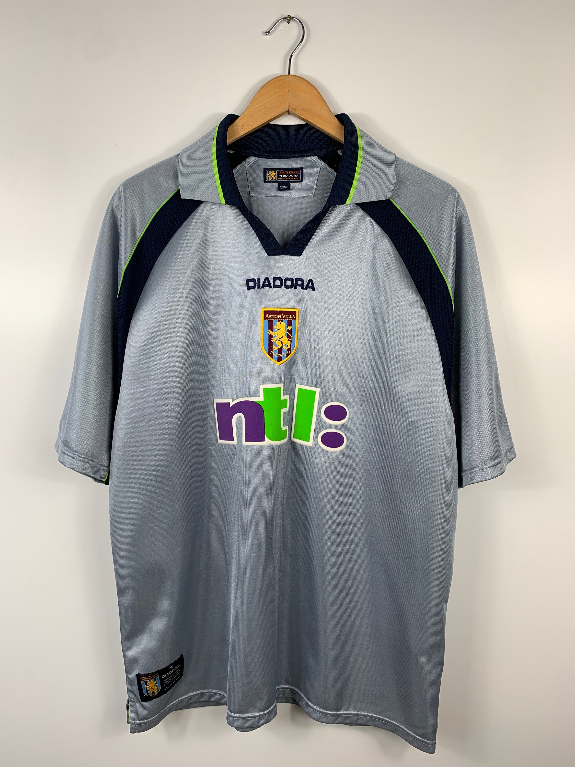 Aston Villa 2001-2002 Away Football Shirt Soccer Jersey