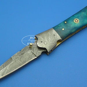 原価以下、さらに50%オフセール BGIKnivesUSA 大型ダマスカス鋼 染色キャメルボーンハンドル ライナーロック折りたたみナイフ 576J-1