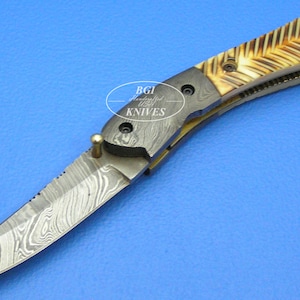 原価以下、さらに 50% オフセール BGIKnivesUSA 大型ダマスカス鋼 彫刻入り 炎骨ハンドル ライナーロック 折りたたみナイフ 358Bg-2