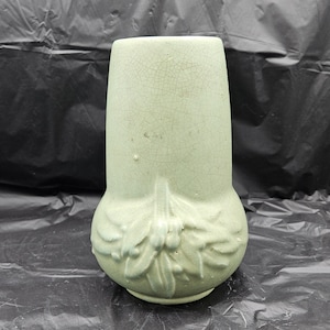 Mission Style Arts & Crafts McCoy Pottery Bacche verdi opache, vaso per tubi da stufa con foglie ~ Decorazioni per la casa rustiche in stile Art Déco retrò country farm