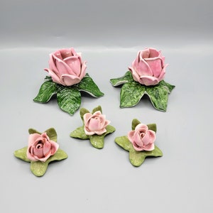 MCM Vintage Dresden Pink Roses Made in Germany ~ Porcelanowe nakrycia stołu, uchwyty na karty lub świeczniki w stylu lat 60. na formalne przyjęcie obiadowe