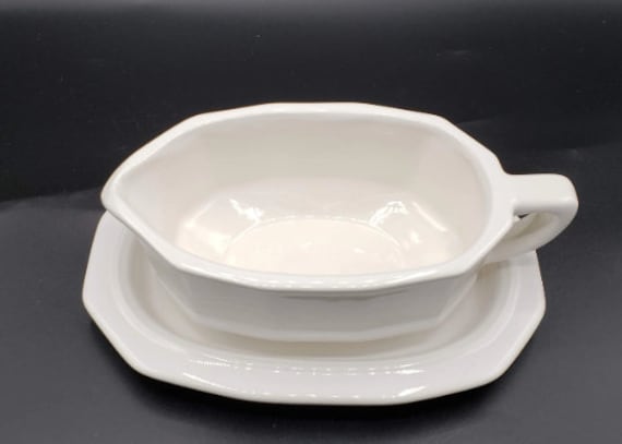 Vintage Pfaltzgraff Heritage White ~ Gravy Boat with Under Plate ~ 1960's Dishes ~ Georges Briard Design ~ Mid Mod Mama Vibes