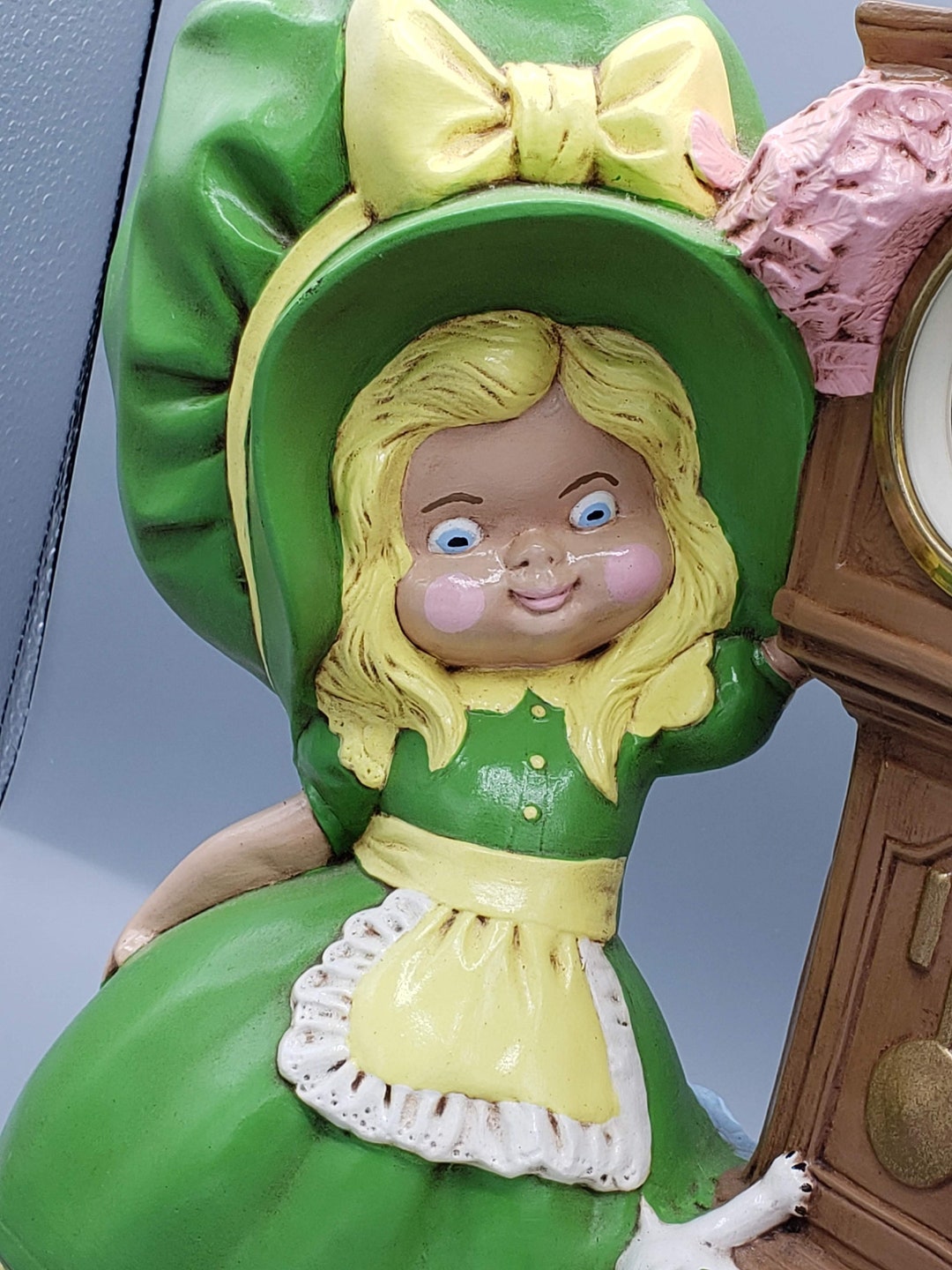 1974 Byron Molds Ceramic Art Piece ~ Retro Bonnet Little