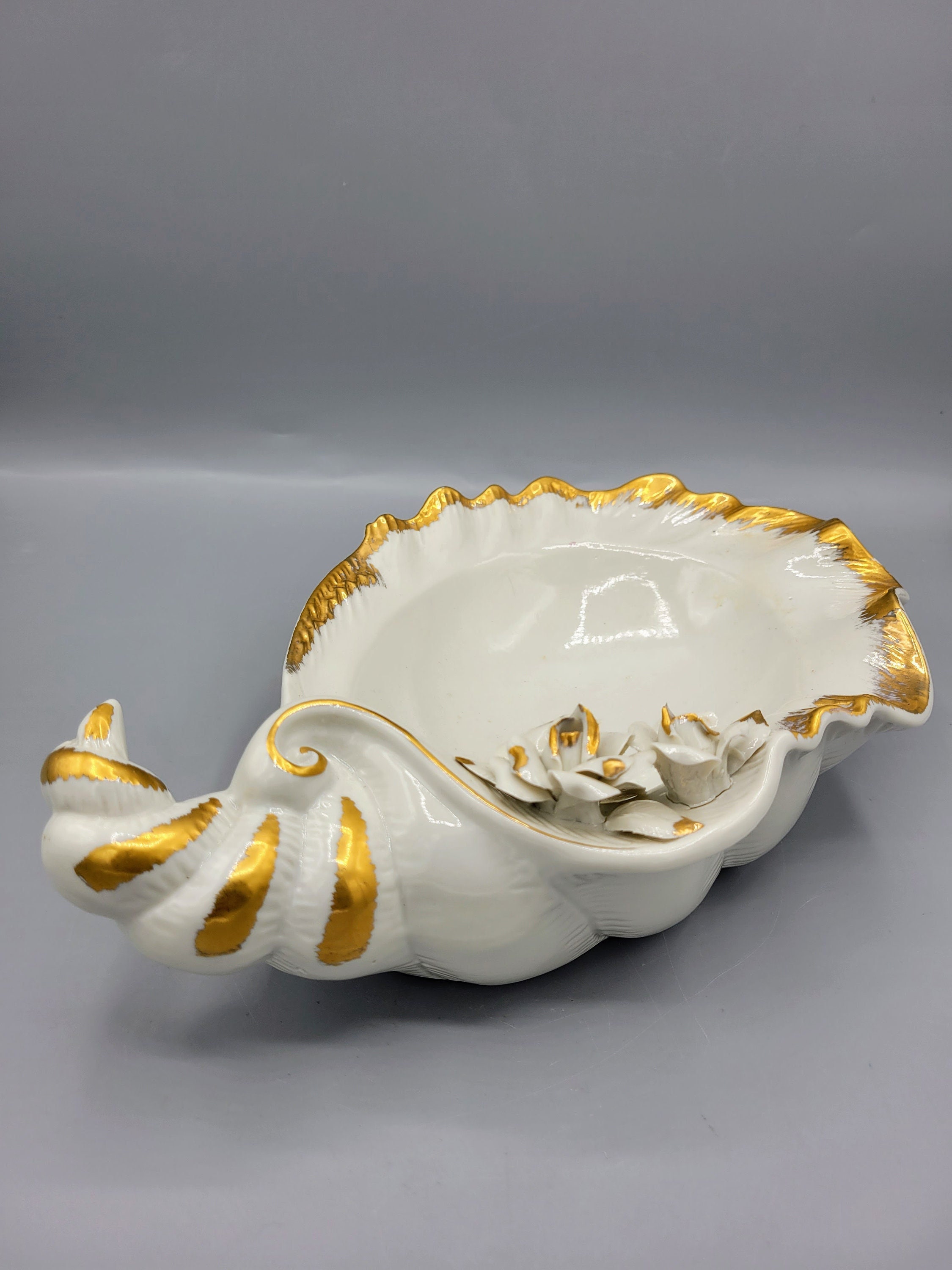 Gilded Victorian Capodimonte Seashell Cornucopia: Rosette Flowers