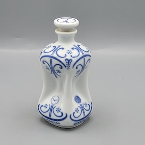 Decanter Altenkunstadt Hersteller Bavaria degli anni '30 ~ Bottiglia di profumo con coperchio con tappo Dab ~ Bottiglia di liquore Art Déco in ceramica porcellana Delft Blue