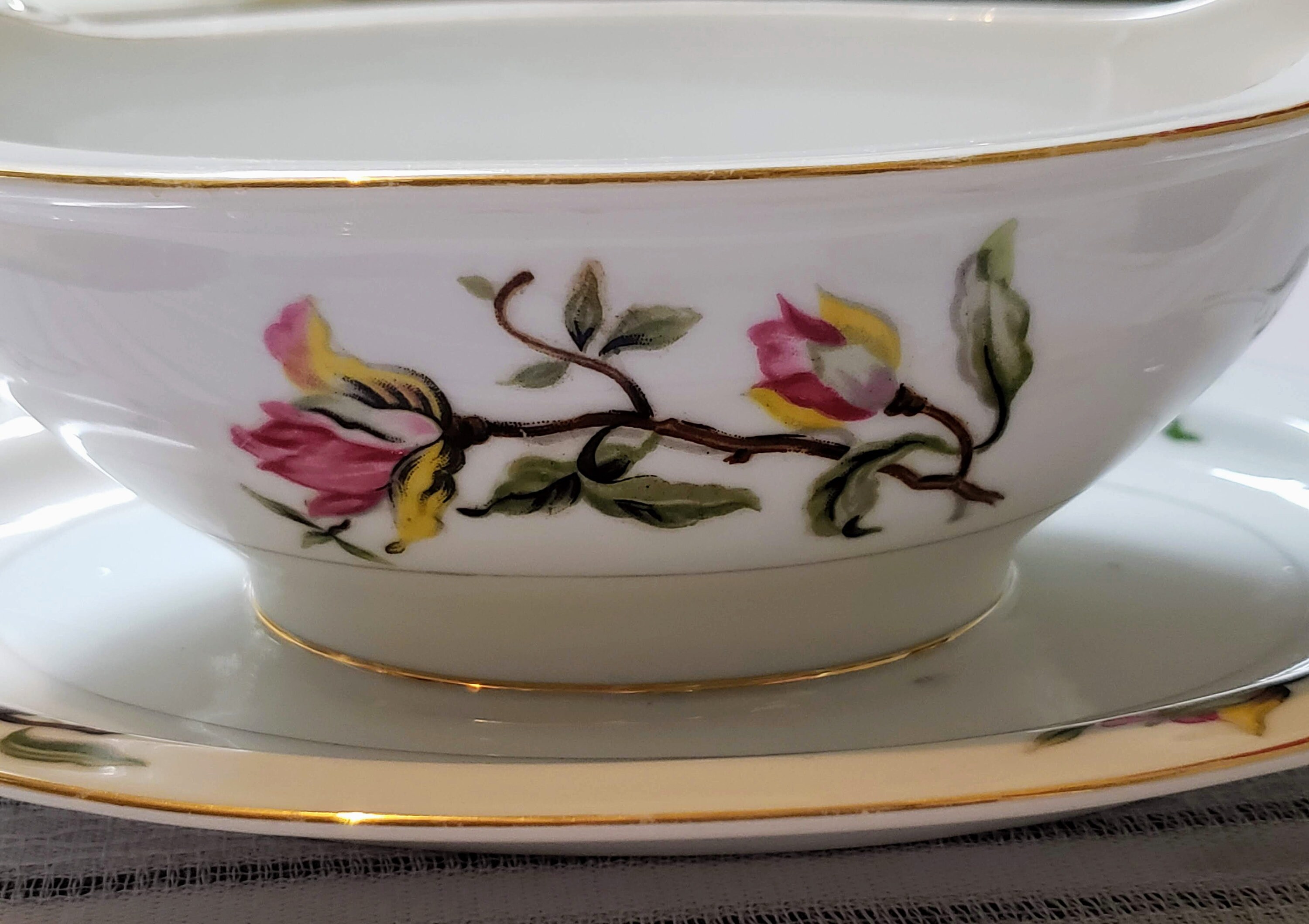 Hira Fine China、日本製エンシノ柄フローラルグレービーボート、下皿