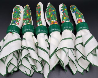 6 Vintage Christmas Tree Cloth Napkins w Matching Green Wooden Napkin Rings ~ Festive Holiday Decorating, Family Dinner Party Place Setting