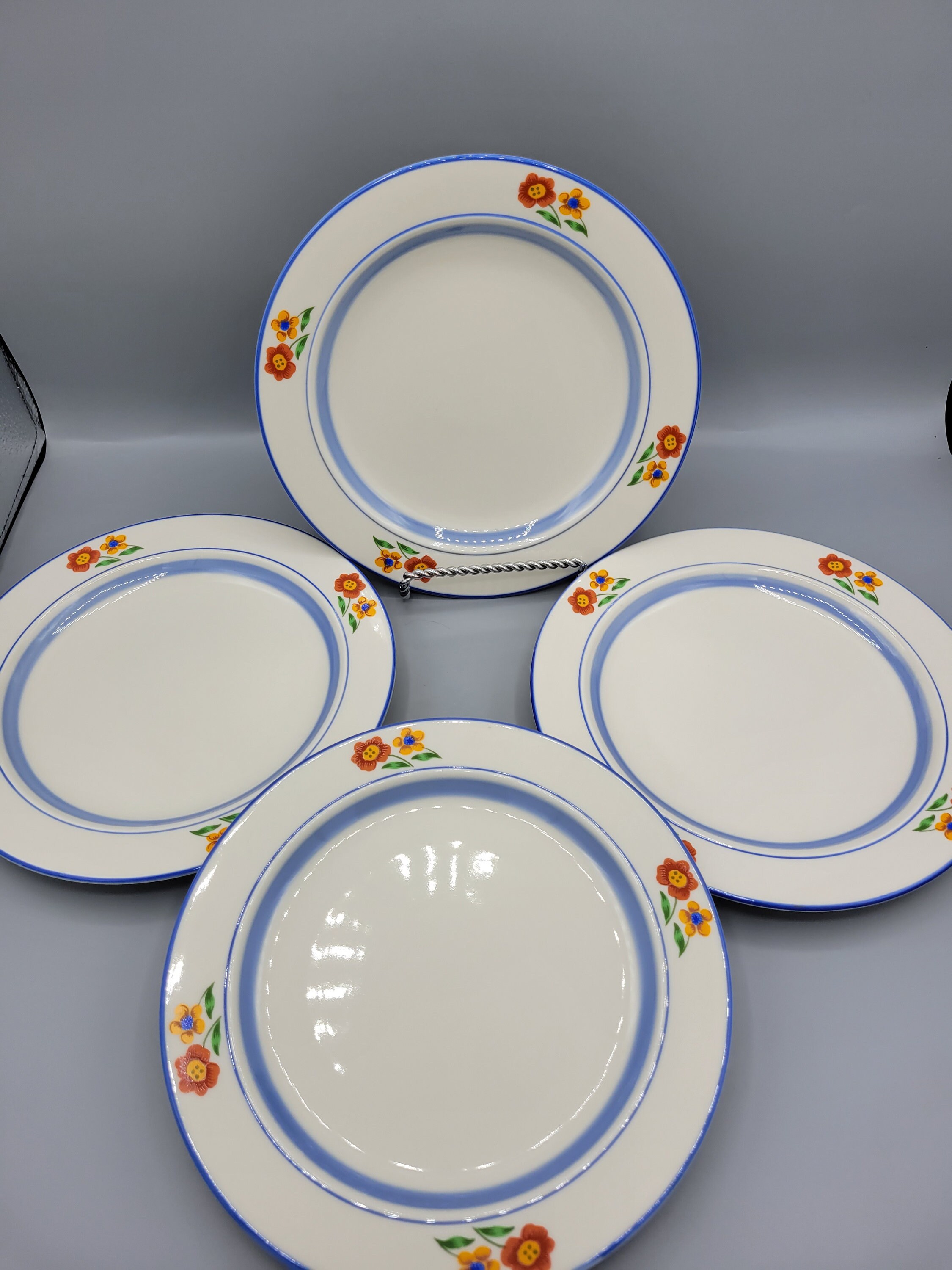 International China Stoneware Dynasty Collection Sassafras ~ Blue