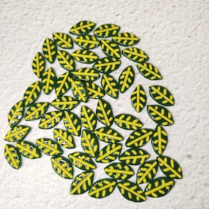 Foglie verdi in vetro fuso: COE 96 pezzi di mosaico, set di decorazioni fatte a mano da 10 pezzi