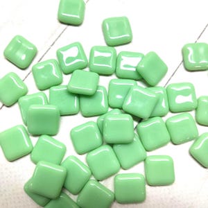 Azulejos de mosaico de vidrio teñido verde claro: cuadrados lisos de 3 mm