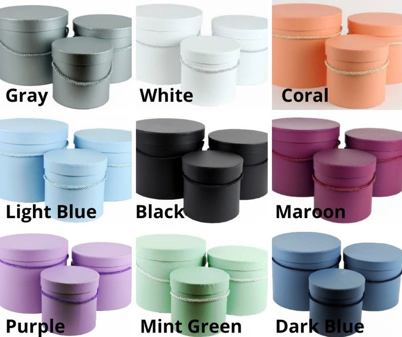Pu&ograve; includere: Set di 10 scatole rotonde per cappelli in vari colori, tra cui grigio, bianco, corallo, azzurro, nero, marrone, viola, verde menta e blu scuro. Ogni scatola ha un nastro abbinato attorno alla parte superiore.