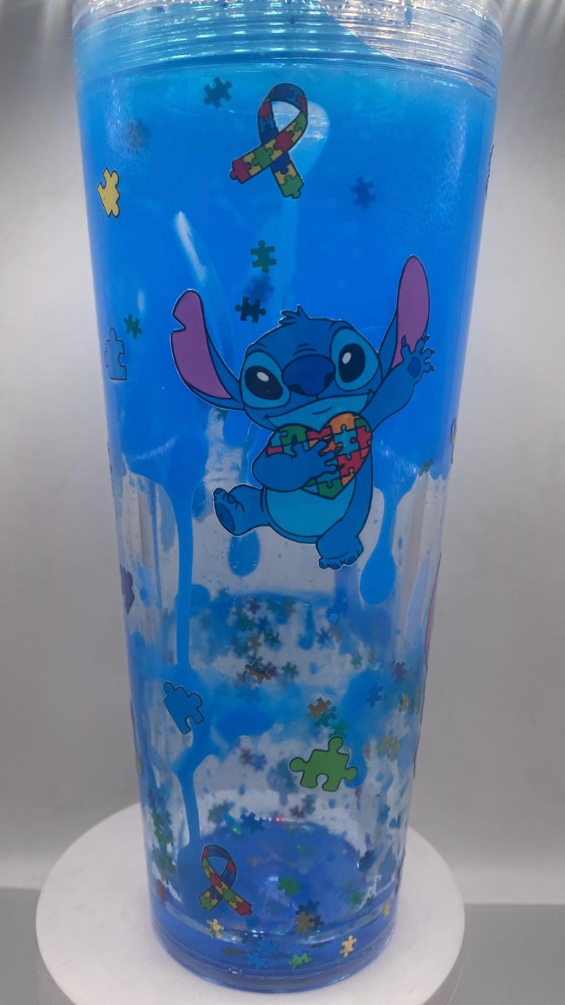 Puede incluir: Un letrero de madera r&uacute;stica con el texto "Welcome to our home" en letras blancas. El letrero presenta un acabado envejecido y un dise&ntilde;o sencillo y acogedor, perfecto para la decoraci&oacute;n de la entrada.