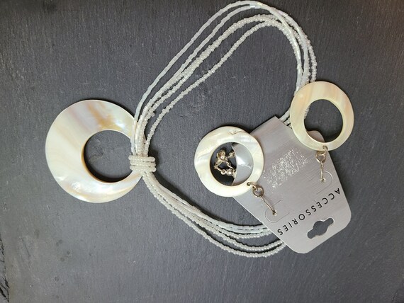Circular shell necklace Gem