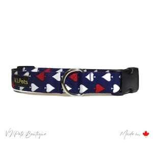 Collier pour chien bleu marine avec piques blanches et rouges | Collier Chien | Chiot | Cartes de poker | 5/8"-1"