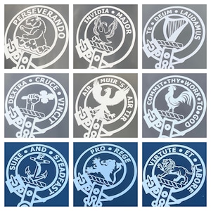 Calcomanías de clanes: Beveridge, Peters, McWhirter, Shepherd, MacDonald of Keppoch, Sinclair, Clark, MacDhubhShìth y McClintock.