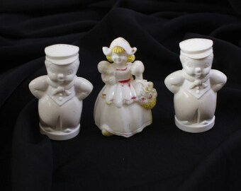 Saleros y pimenteros, blancos, de plástico, década de 1940, juego de tres, marineros, Caperucita Roja, cocina, decoración, coleccionable, ~ 230202-14943 953