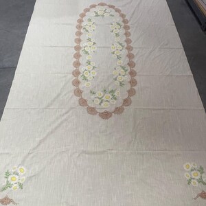 1970s Daisy Flower Tablecloth, Rectangular, Floral Design with Lace Patterns, Kitchen, Dining, Serving, Home Decor, ~ 241210-WH M-13-10