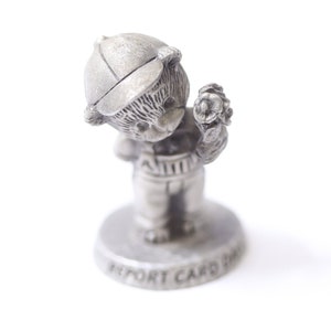 Día de la tarjeta de calificaciones, osito de peluche con una flor, figura de peltre, Avon, miniatura, estatuilla, juego de mesa, vintage, ~ 240126-WH 802 296 6