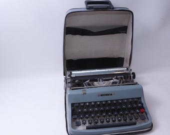 Lettera 32, Olivetti, Underwood, Portable, Typewriter, Machine, Black Buttons, Case, Rare, Vintage, Collectible, ~ M-21-03