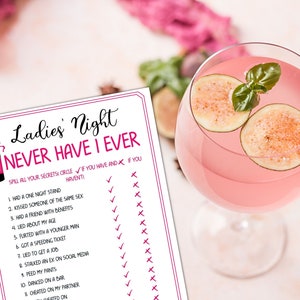 Pode incluir: Um cart&atilde;o de jogo imprim&iacute;vel "Nunca fiz" com um gr&aacute;fico de garrafa de vinho rosa e uma lista de 11 perguntas. O cart&atilde;o &eacute; projetado para uma noite de meninas.
