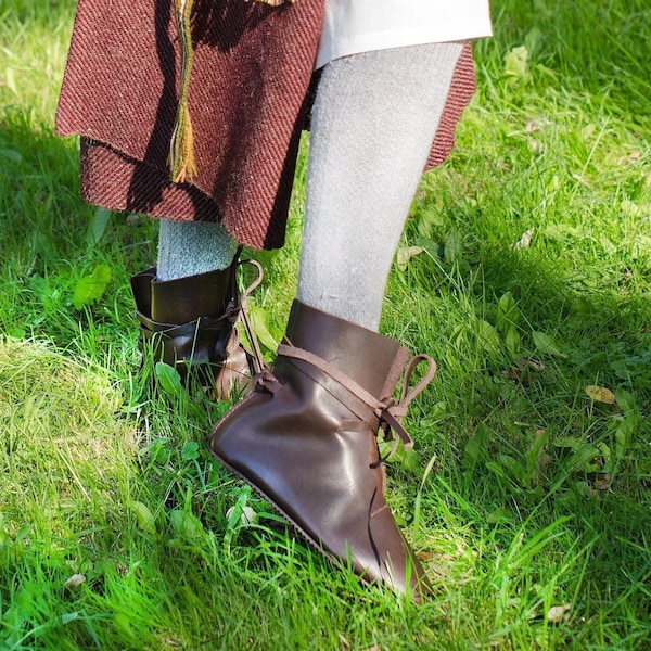 Mittelalterliche unisex Stiefel, Naturleder dunkelbraun handgefertigte historische Schuhe, Wikinger etno Stiefel, Festival Kostüm, Wendeschuh, Renaissance