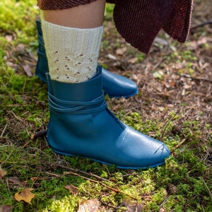 Viking ethnographic boots, Blue leather medieval costume accessories, handmade historical shoes, Festival colorful chaussure clique boots