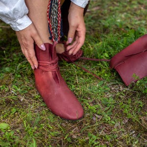 Viking handgemaakte bordolaarzen, natuurlijk leer, archeologische schoenen, etnografische laarzen, festivalkostuum, Keltische renaissanceschoenen, middeleeuws