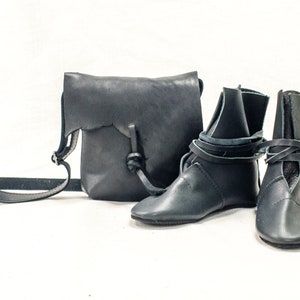 Medeltida skor, renässanskängor, damskor, vikingaskor, handgjorda accessoarer, naturläder, herrkostymkängor Svart