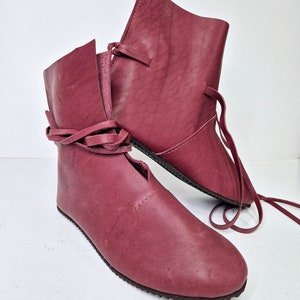 Medeltida skor, renässanskängor, damskor, vikingaskor, handgjorda accessoarer, naturläder, herrkostymkängor Burgundy