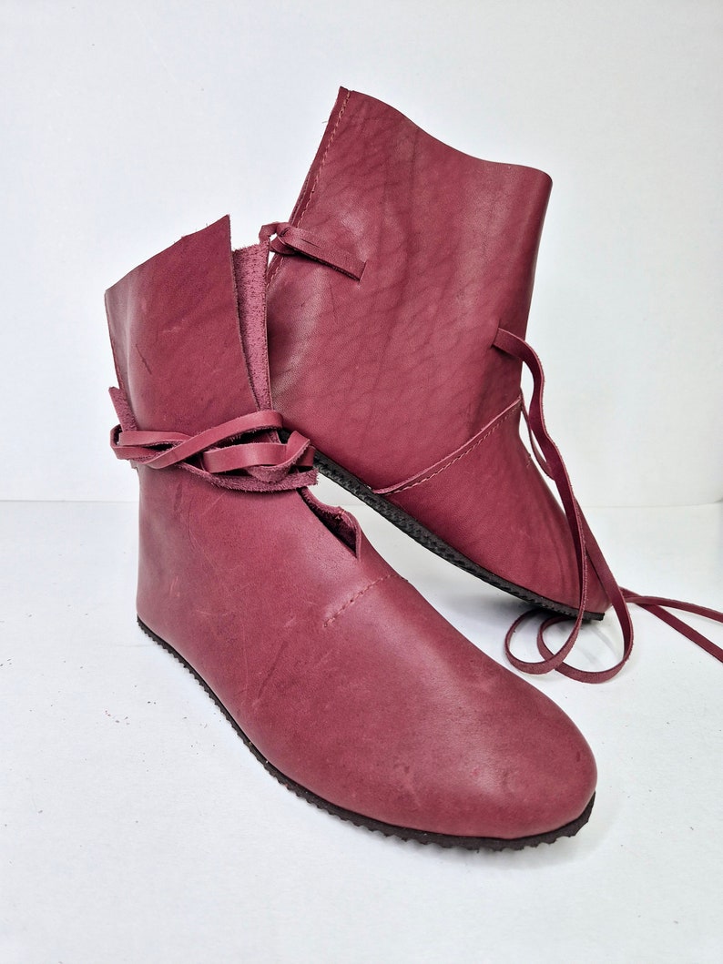 Medeltida skor, renässanskängor, damskor, vikingaskor, handgjorda accessoarer, naturläder, herrkostymkängor Burgundy