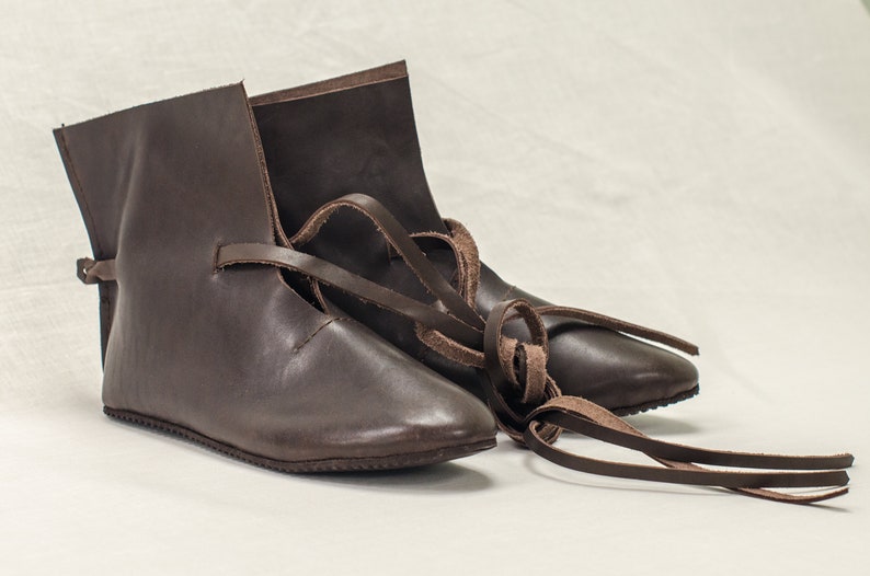 Medeltida skor, renässanskängor, damskor, vikingaskor, handgjorda accessoarer, naturläder, herrkostymkängor Dark brown