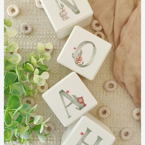 Personalized beech wood cubes with animal alphabet Verde