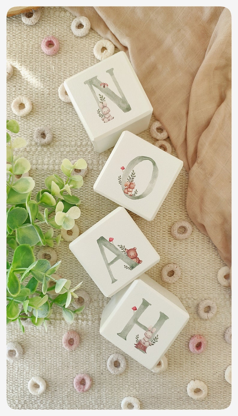 Personalized beech wood cubes with animal alphabet Verde