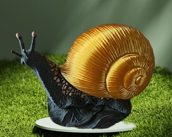 Magic snail desk lamp