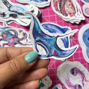 Manta Ray Vinyl Sticker: Ocean Wildlife Decal