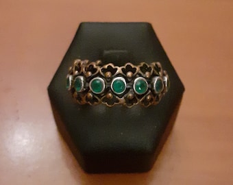 Bronzen en smaragd wortel ring