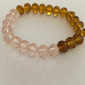 Elastic bracelet with white and brown beads